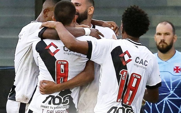 Vasco rebate Ponte Preta e nega acusação de racismo em jogo da Série B