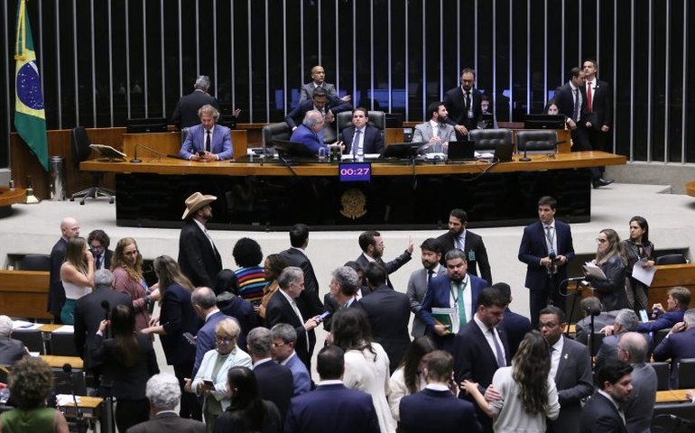 Câmara analisa pedido de perda do mandato da deputada Carla Zambelli