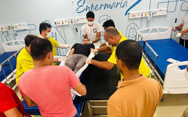 Hospital Regional de Palmeira dos Índios capacita maqueiros e reforça segurança no transporte de pacientes