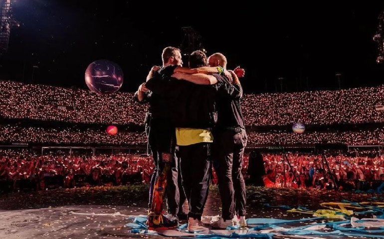 Coldplay faz fãs ‘virarem estrela’ no Morumbi