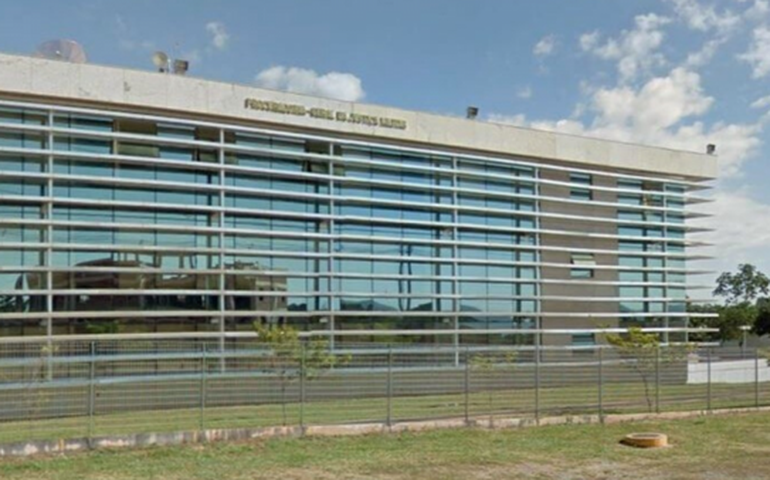 Ministério Público Militar arquiva acusações contra Pazuello e comandante