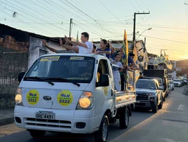 Caravana de Rui Palmeira é recebida com festa por moradores do Clima Bom e do Colina 2