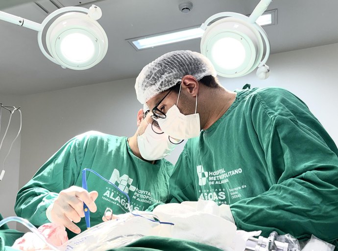 Hospital Metropolitano de Alagoas realiza cirurgia urológica de alta complexidade por videolaparoscopia