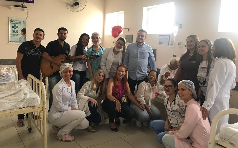 Hospital Regional comemora mês do Idoso com música e acolhimento