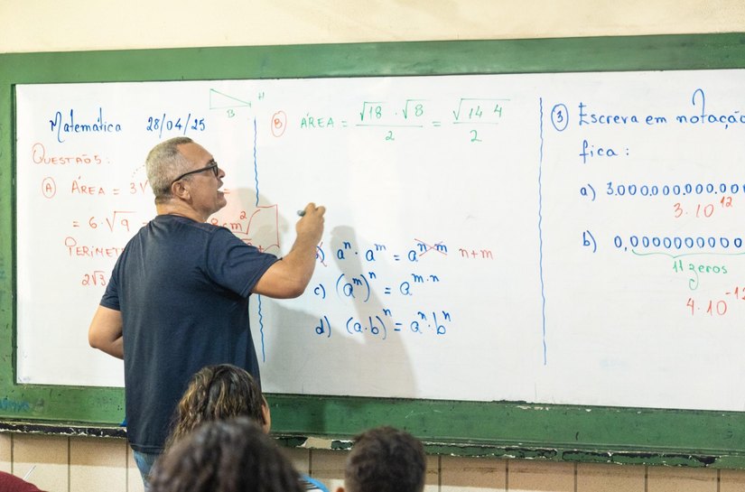 Governo anuncia reajuste do auxílio-alimentação para servidores da educação