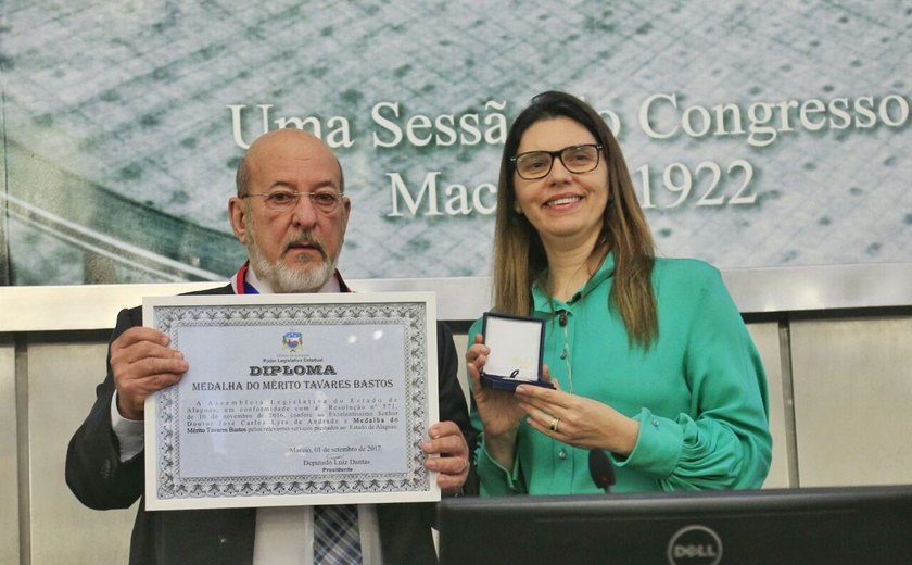 Presidente da Fiea é condecorado com a Comenda Tavares Bastos