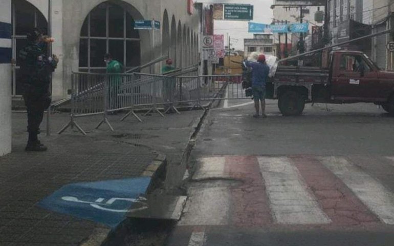 Para evitar disseminação da covid-19, prefeitura instalou pontos de contenção nas ruas