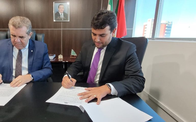 TRE/AL doa equipamentos de informática ao sistema prisional