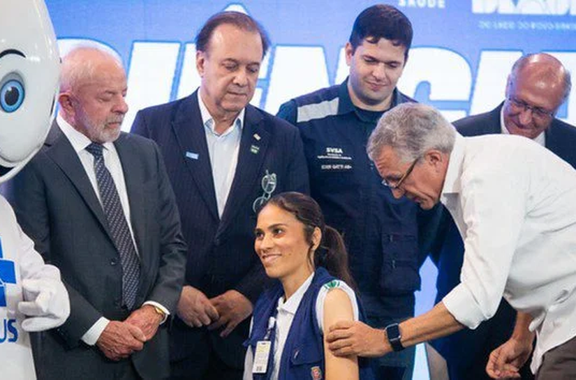 Ministério da Saúde inicia vacinação de 1,2 milhão de profissionais de saúde contra a dengue em todos os estados