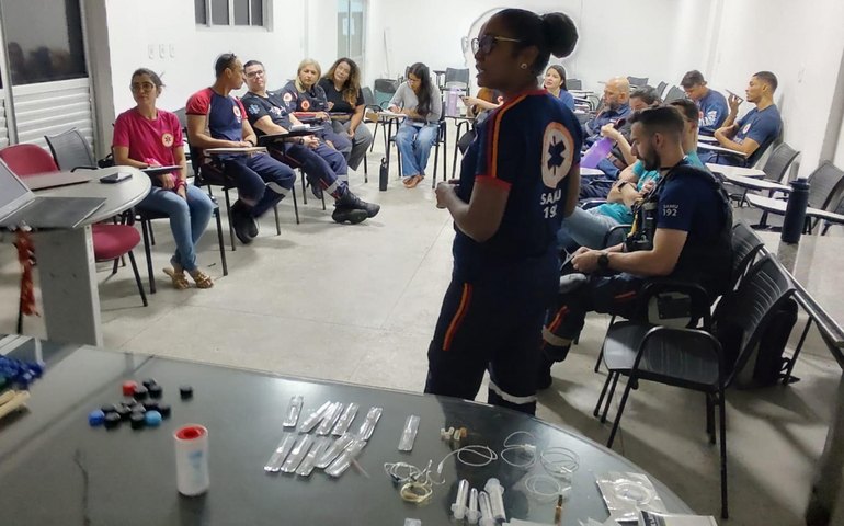 Samu capacita médicos e enfermeiros em acesso vascular de emergência pediátrica e neonatal