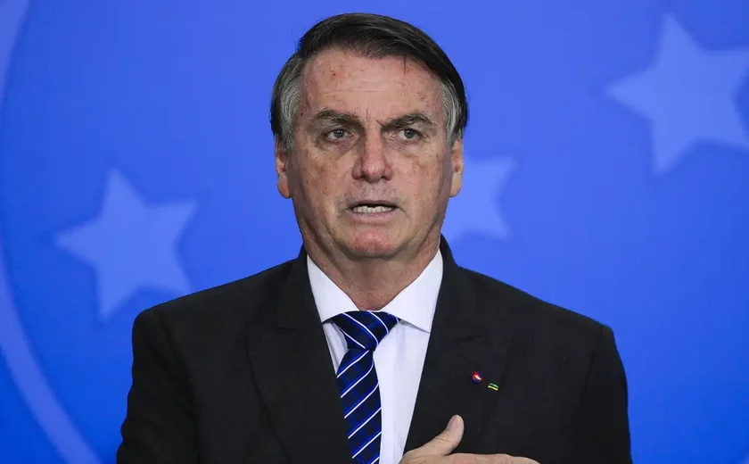 Após ser internado em Manaus, Bolsonaro volta a buscar atendimento e recebe visita de governador