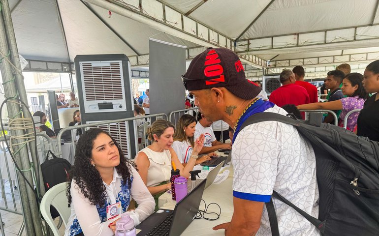 UNINASSAU participa de mutirão para levar cidadania à pessoas em situação de rua