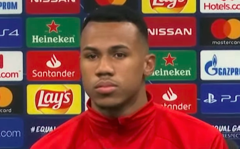 Gabriel Magalhães representa o Brasil em seleção do Campeonato Inglês eleita pela torcida