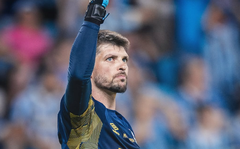 Tiago Volpi lembra 'dia mágico' contra o Flamengo e espera repetir a dose pelo Grêmio