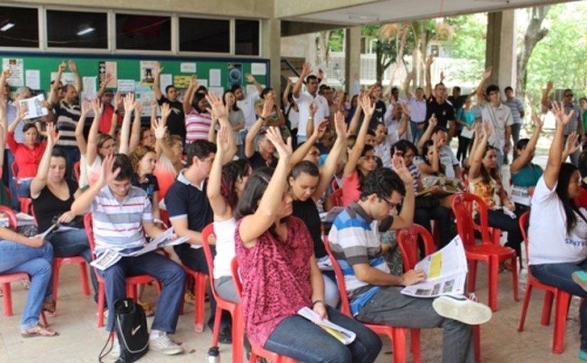 Por 116 votos a favor e 47 contra, servidores da Ufal  decidem aderir à greve nacional