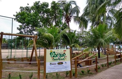 Inaugurado na Pajuçara, parque infantil ganha iluminação em LED