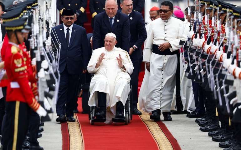 Maior mesquita do Sudeste Asiático: conheça interior de templo visitado pelo Papa Francisco na Indonésia