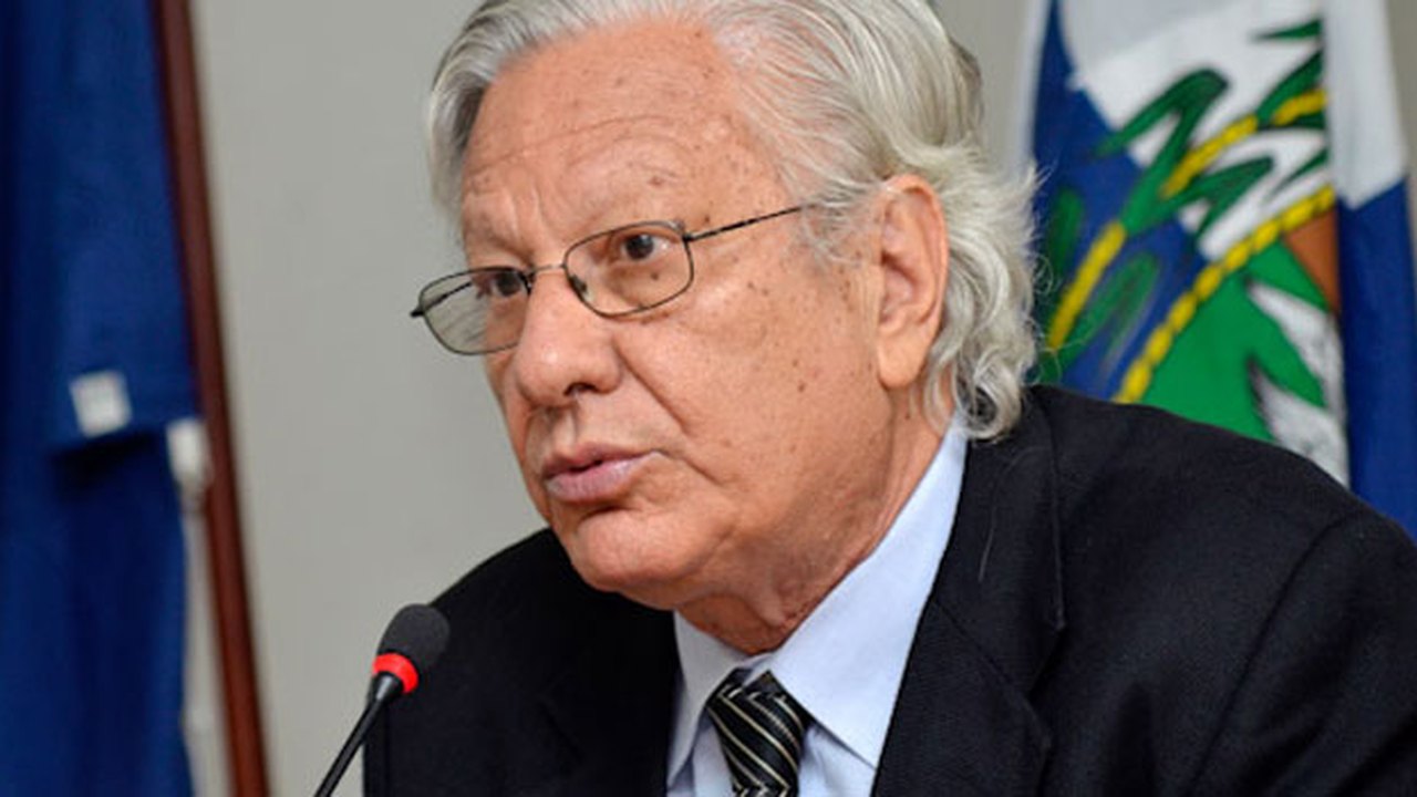 Energia vai continuar cara este ano, diz Pinguelli