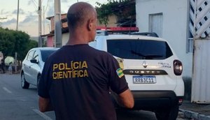 Policiais cumprem mandado e perícia de resquícios de sangue após desaparecimento de homem em Sergipe