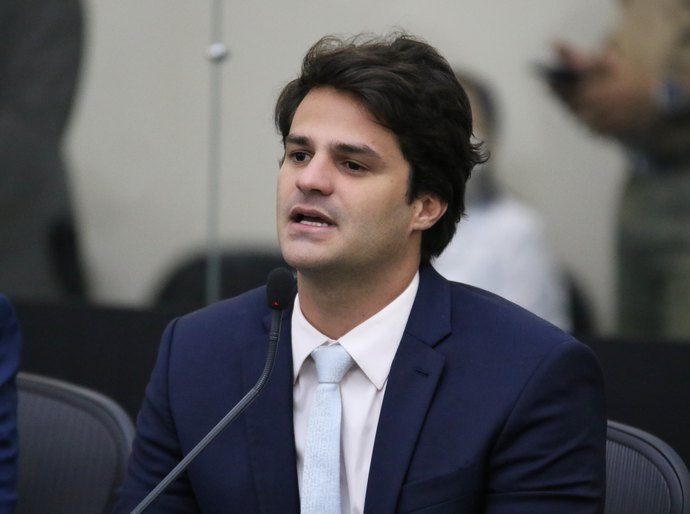 Breno Albuquerque parabeniza Santana do Mundaú pelos 64 anos de emancipação política