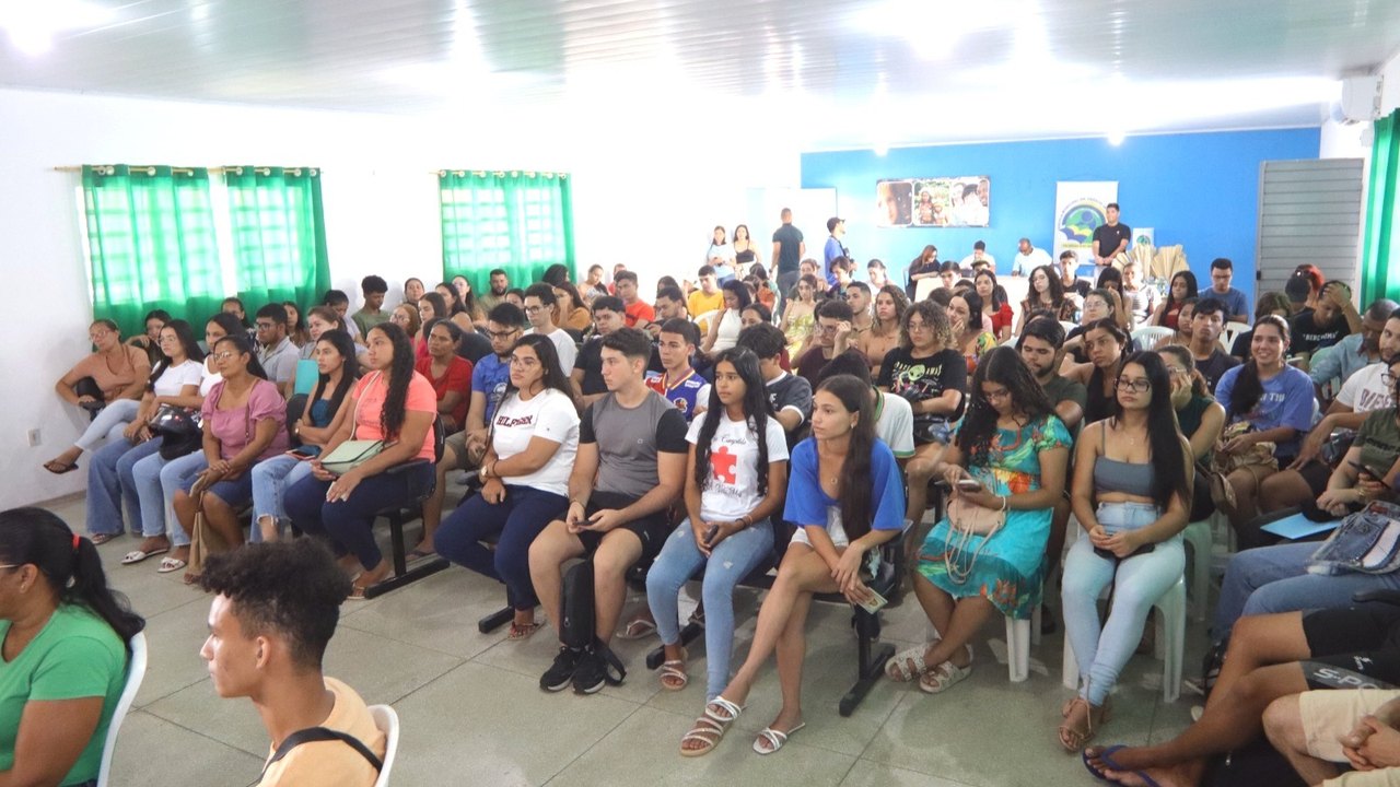 Após apelos de estudantes, prefeita Luísa Duarte regulariza transporte universitário em Palmeira dos Índios
