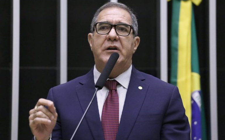 Projeto libera funcionamento de comércio aos domingos e feriados