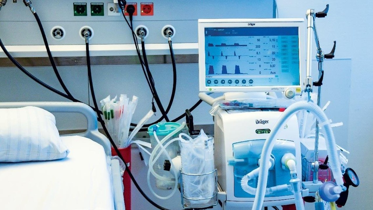 Voluntários consertam ventiladores pulmonares