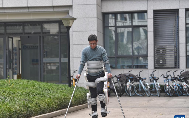 Exoesqueleto chinês transforma humanos em 'centauros' semimecânicos