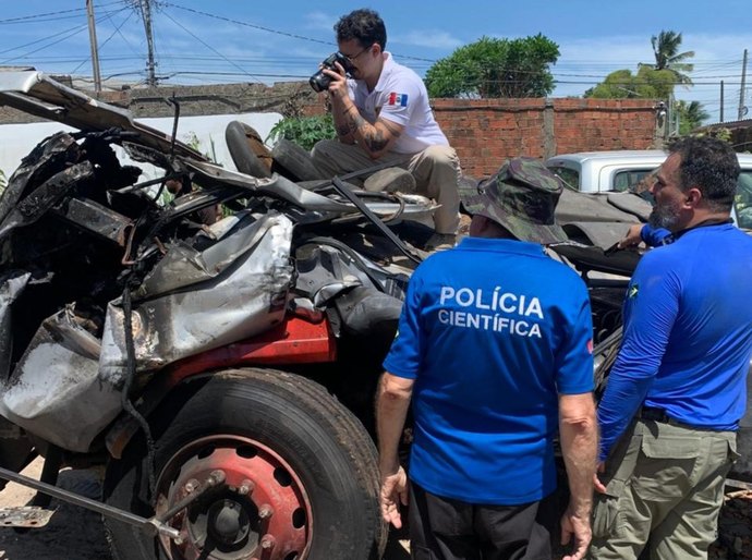 Polícia Científica faz perícia complementar em veículos de acidente fatal na Rota do Mar