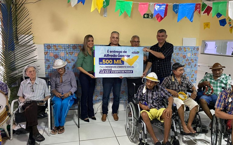 Alfredo Gaspar entrega emenda de R$ 500 mil ao Lar de Idosos São Vicente de Paulo