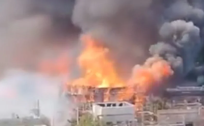 Incêndio atinge indústria no Ipiranga em São Paulo