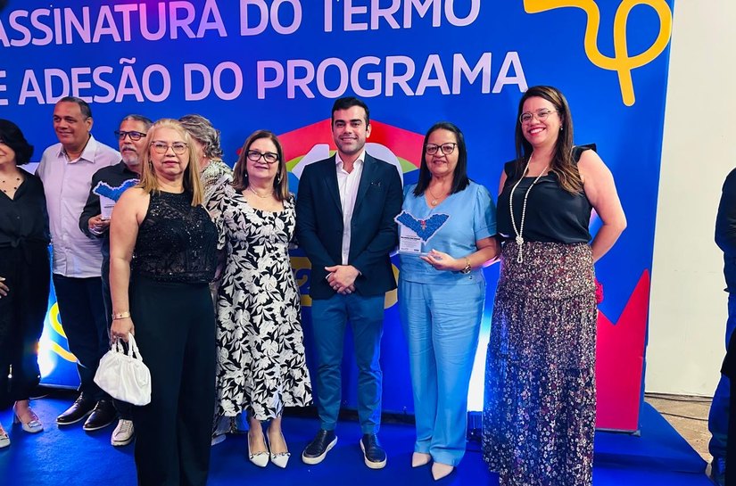 Palmeira dos Índios firma adesão ao Programa Escola 10 e avança na meta de alfabetização