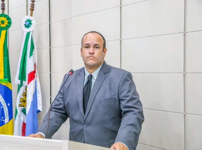 Maceió: vereador Zerisson faz alerta na tribuna da Câmara sobre a dengue em Alagoas