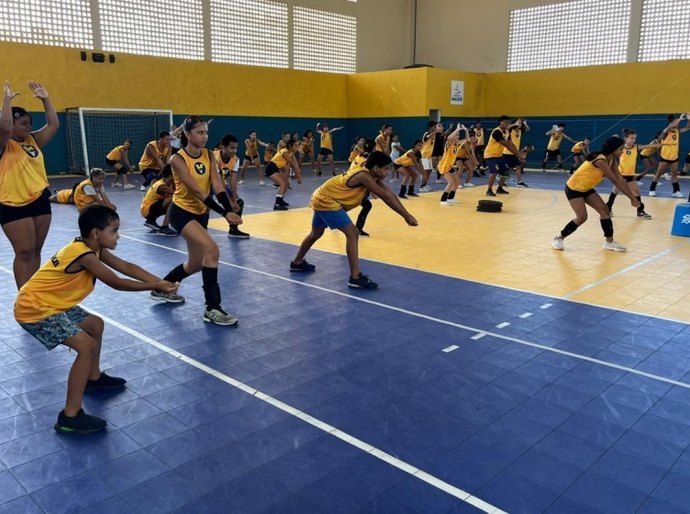 Projeto Viva Vôlei muda a vidas de crianças e adolescentes no Jacintinho