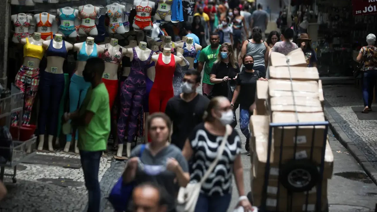 Confiança do Comércio cai 4,0 pontos em agosto ante julho, para 83,1 pontos, revela FGV