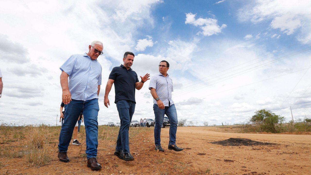 Em Batalha: Governador e donos da Natville visitam terreno onde será instalada nova fábrica