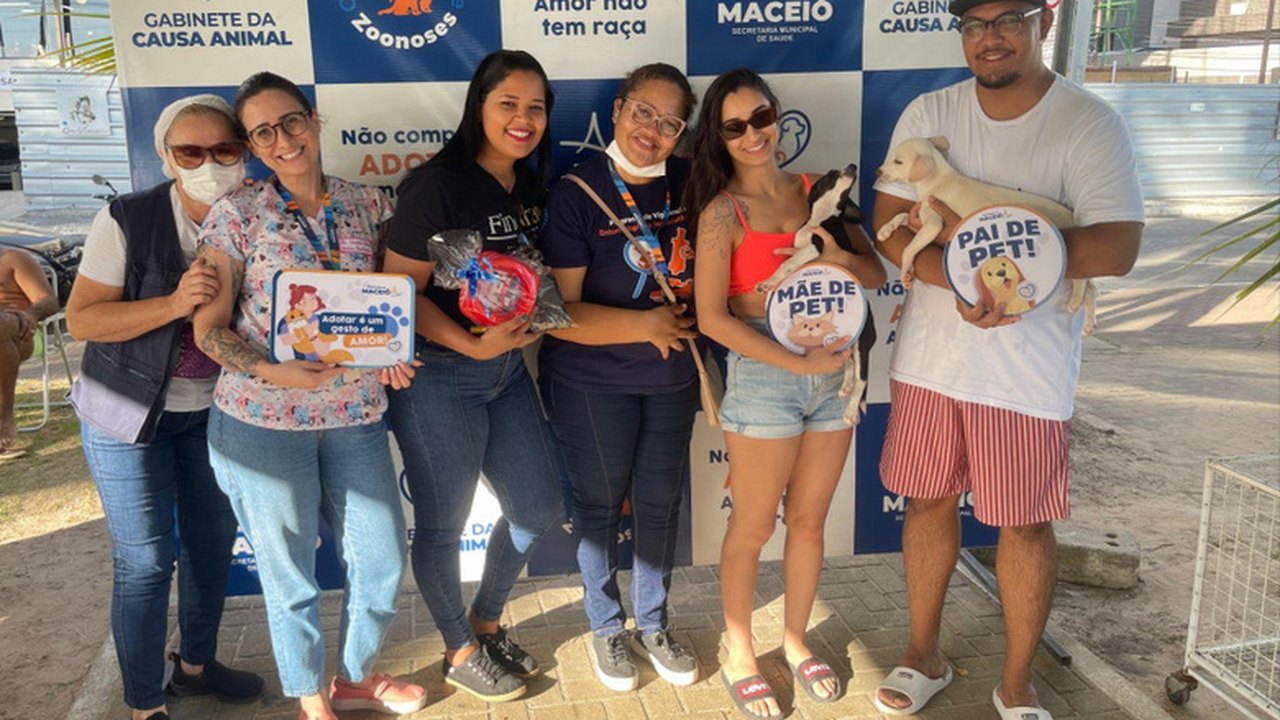 Feira de Adoção da Prefeitura de Maceió assegura adoção para sete animais