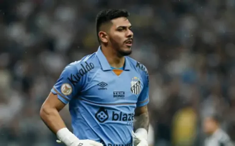 Santos informa que cirurgia do goleiro João Paulo foi bem-sucedida