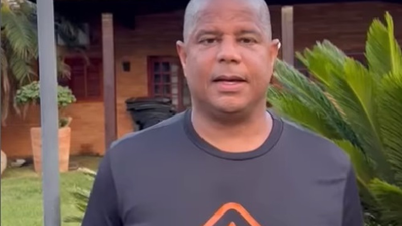 Ídolo do Corinthians e um dos maiores cobradores de falta da história: quem é Marcelinho Carioca