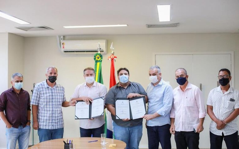 Governador assina ordem de serviço para construção de creche, CRIA e CISP em Inhapi