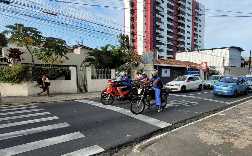 Maceió ganha novas áreas de espera em semáforos para motociclistas