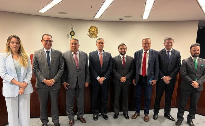 Vice-governador Ronaldo Lessa durante Fórum, com o ministro do Supremo Tribunal Federal Luis Roberto Barroso
