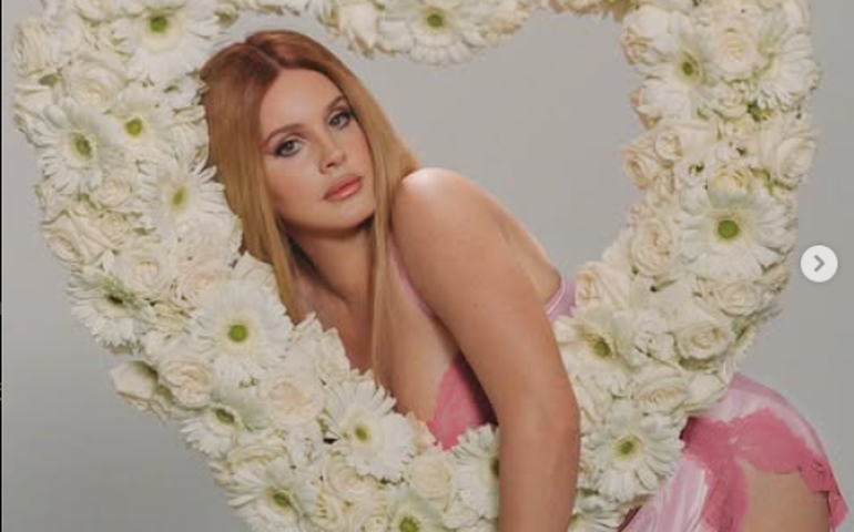 Lana Del Rey completa mais um ano com “Summertime sadness” no topo de execuções e regravações no Brasil
