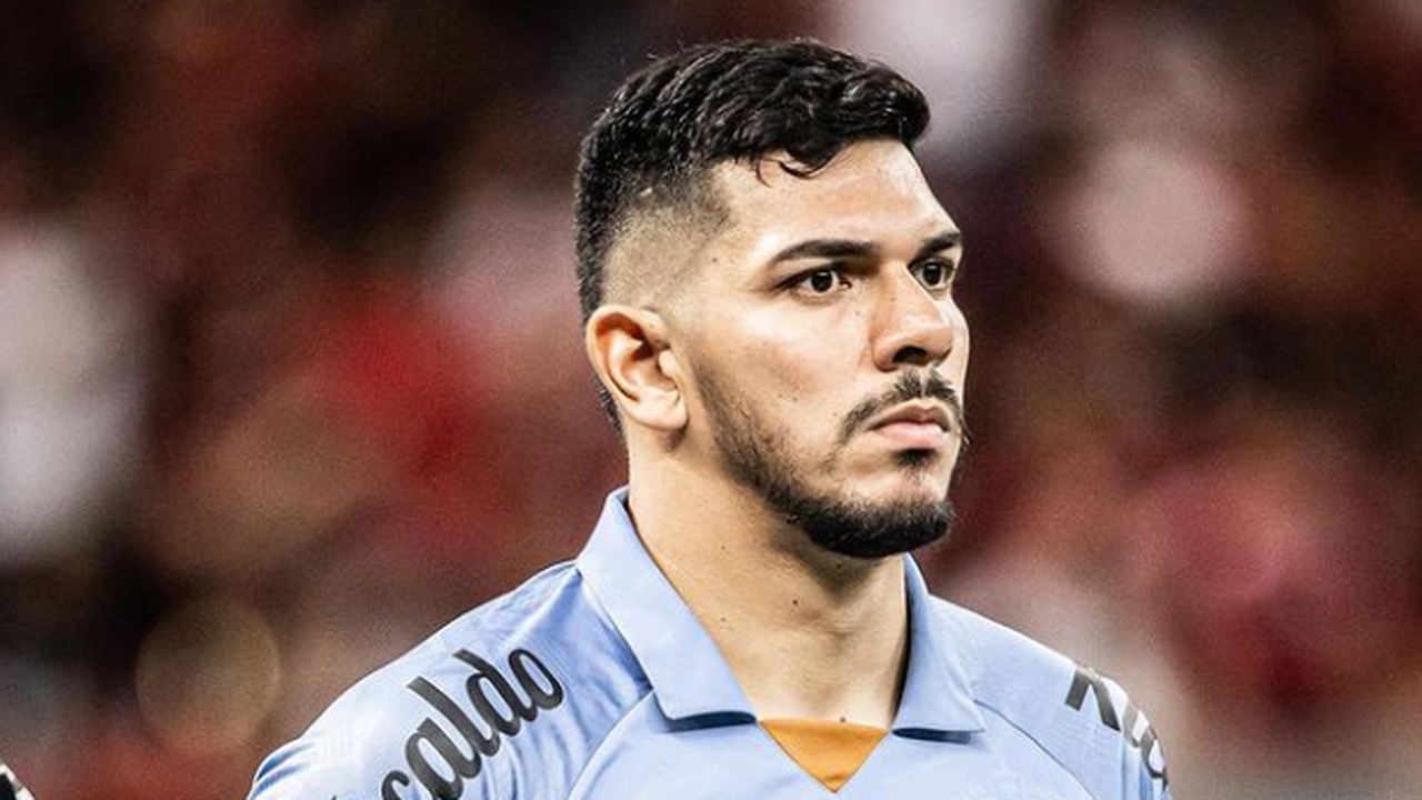 João Paulo descarta propostas, aceita reduzir salário e será o goleiro do Santos em 2024
