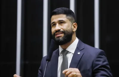 Deputado Federal Delegado Fabio Costa defende redução do IPVA e cobrança pelo peso dos veículos