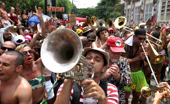 As campanhas pelo uso da camisinha e os debates sobre o sexo seguro aumentaram significativamente