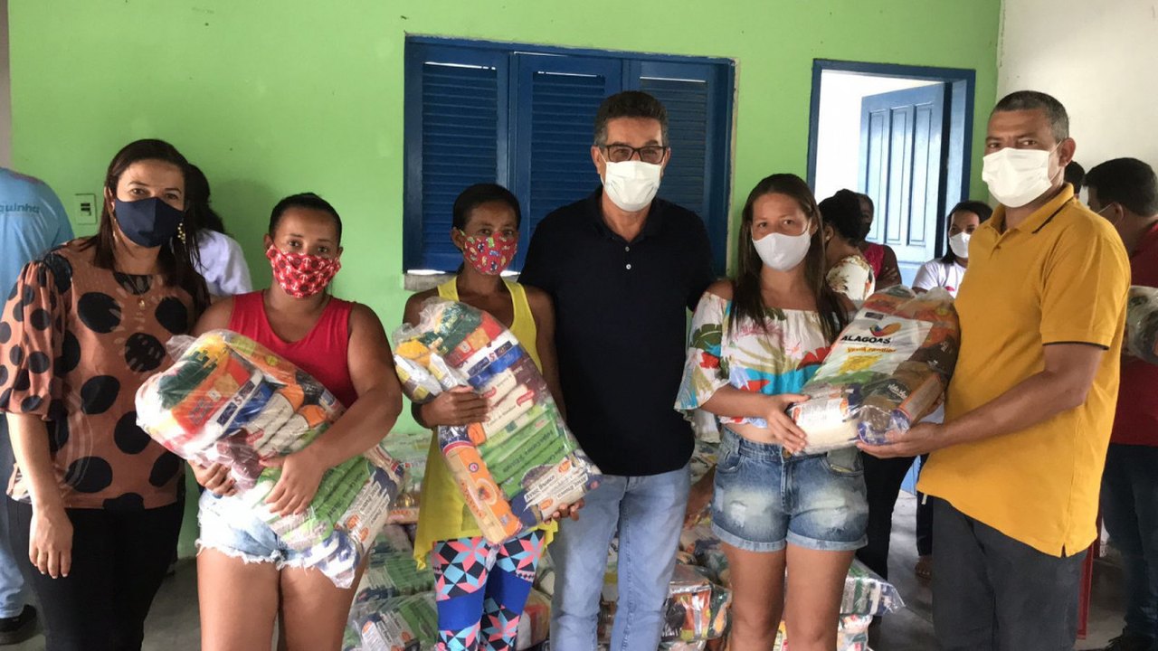 602 famílias da zona rural de Branquinha são contempladas com nova entrega de cestas básicas