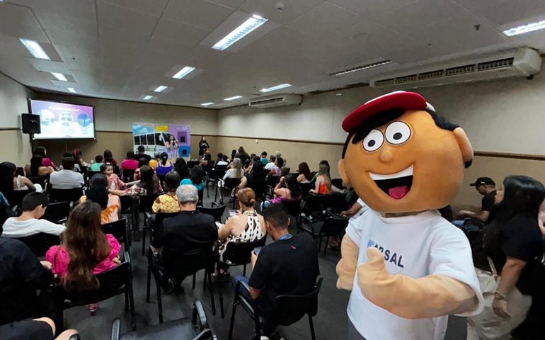 Arsal leva teatro de fantoches à Bienal para alertar sobre assédio no transporte intermunicipal