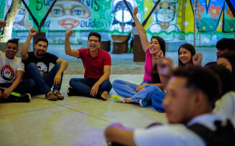 Gabi Gonçalves participa de encontro com jovens no Centro de Rio Largo