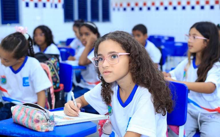Secretaria de Educação apresenta plataforma de combate à evasão para gestores da rede estadual
